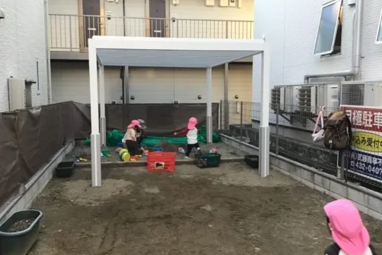 保育園にエクステリア設備を寄付